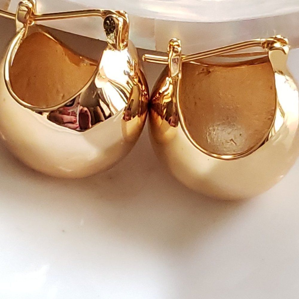 New! Basket Of Gold Hoop Earrings - Picture 7 of 11